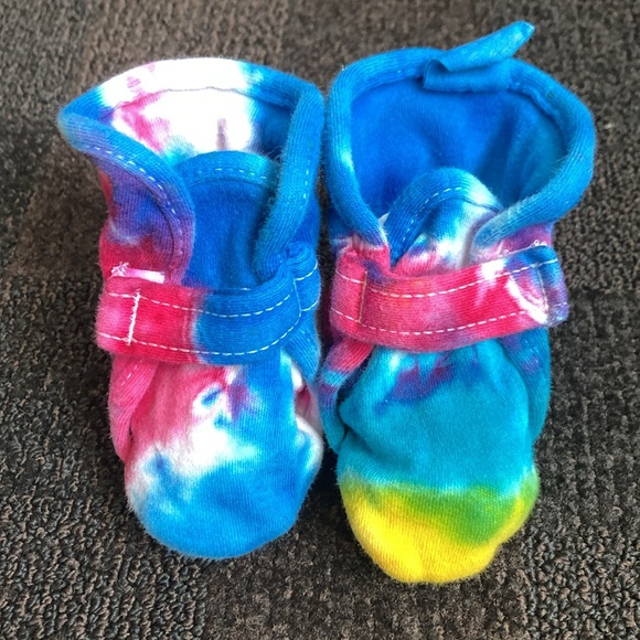 2 Pair Vintage Tie Dye Cotton Baby Booties NEWBORN UNISEX 90's Y2K - Picture 3 of 9
